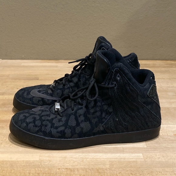 Nike Air Lebron XI NSW Lifestyle Black Size 12 616766-003 Animal Pattern - Picture 10 of 14